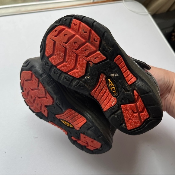 Keen Black and Orange Boots with Waterproof Material and Traction Sole. Size 6 - Picture 5 of 6